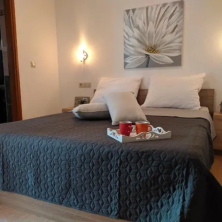 Apartment Olive - 2 Bedroom, 2 Bathroom, Balcony With Sea View Apartman Omiš