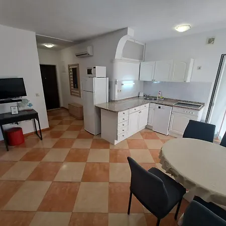 Apartman Apartment Olive - 2 Bedroom, 2 Bathroom, Balcony With Sea View Omiš